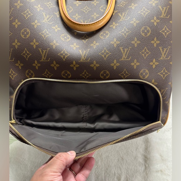 100% Authentic LOUIS VUITTON Monogram Evasion Sports/Travel Bag - Picture 12 of 13